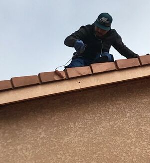 Mise en résine des rives à la main